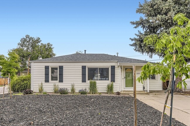 Building Photo - Remodeled 2BD, 1.5BA Chaffee Park Home wit...