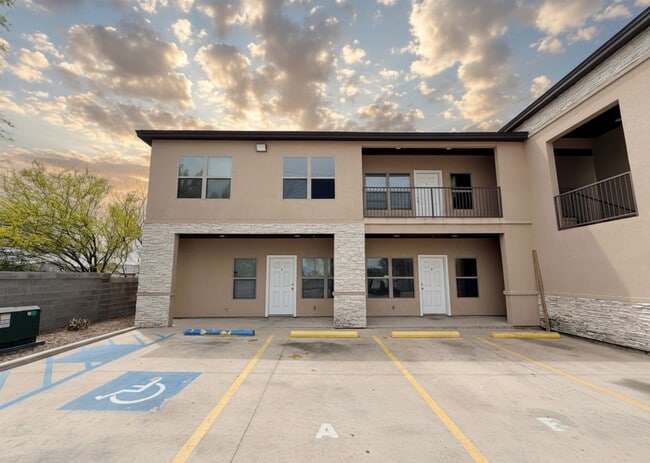 Foto del edificio - 5601 Cuenca Dr