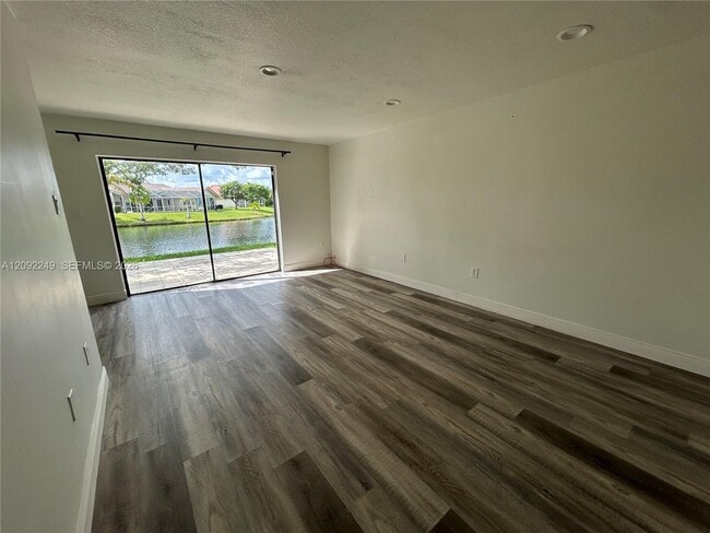 Building Photo - 9472 Palm Cir S