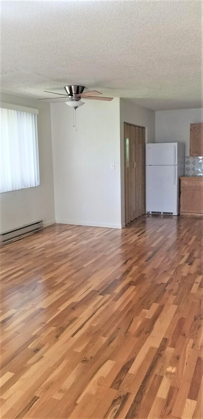 Foto del edificio - 5325 Primrose Ln