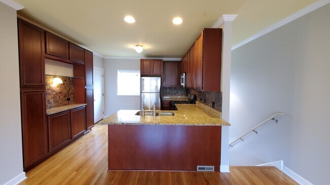 Building Photo - 6416 N Paulina St