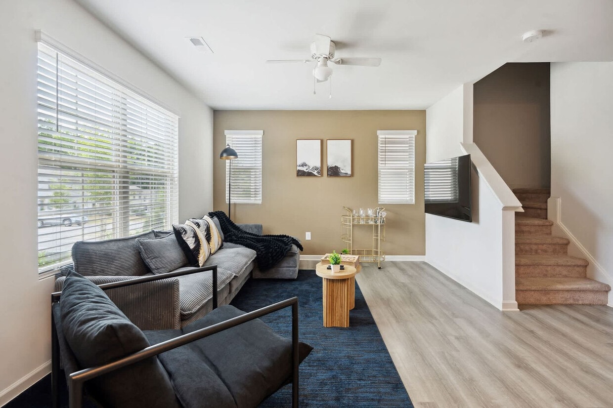 Primary Photo - 227 Socket St