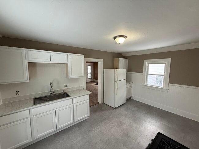 Building Photo - 121 N 8th St