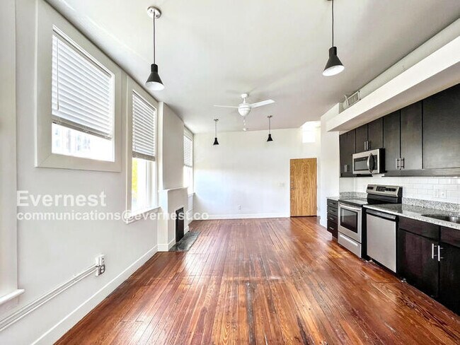 Foto del edificio - 17 W Main St