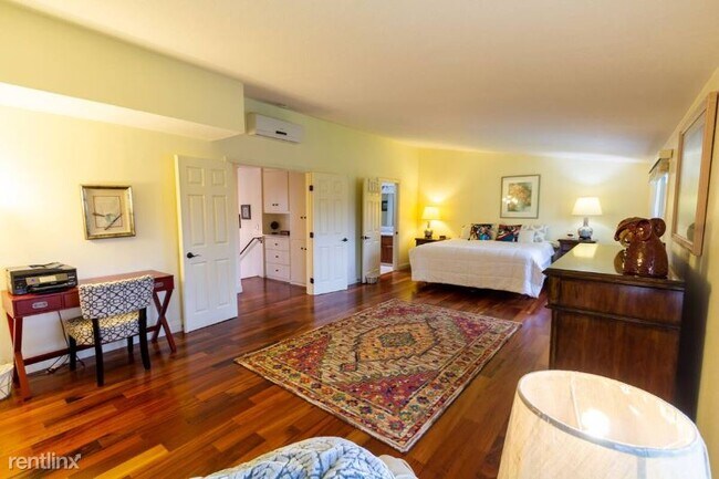 Building Photo - 2 br, 2.5 bath Townhome - 412 Carlotta
