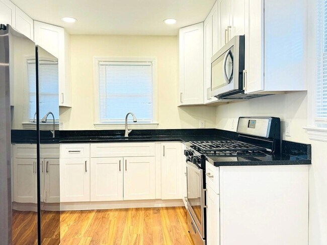 Building Photo - 1006 Linwood Ave