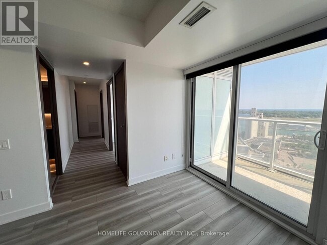 Building Photo - 2515 Bathurst St