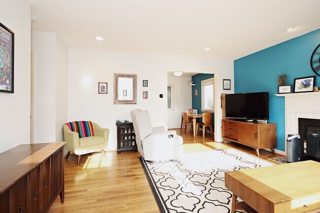 Building Photo - Nicely Updated N.Downtown Home