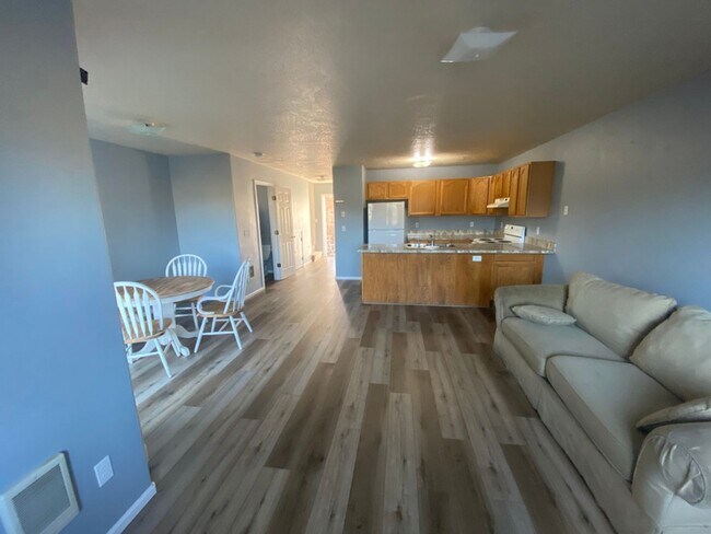 Foto del edificio - 758 N Cloverleaf Loop