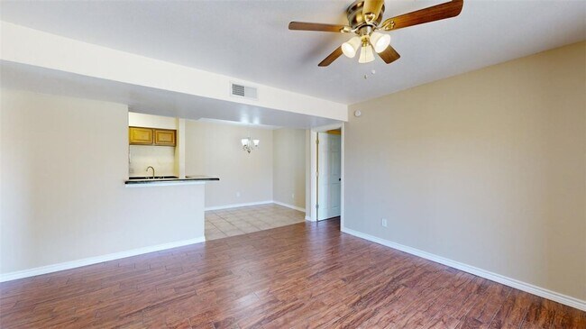 Foto del edificio - 904 University Oaks Blvd