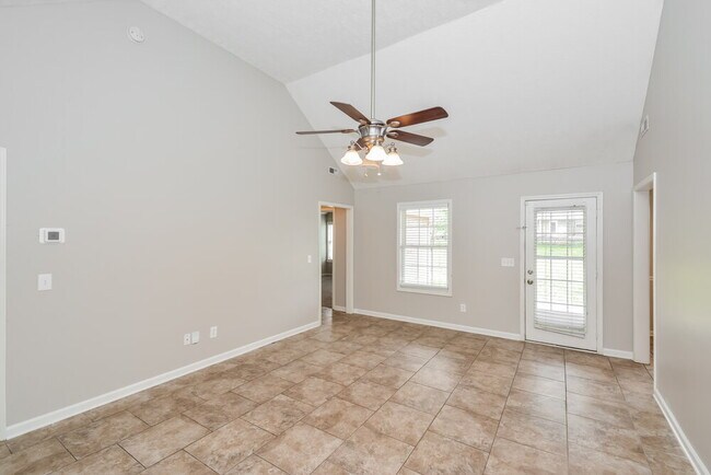 Building Photo - 144 Centerrock Dr
