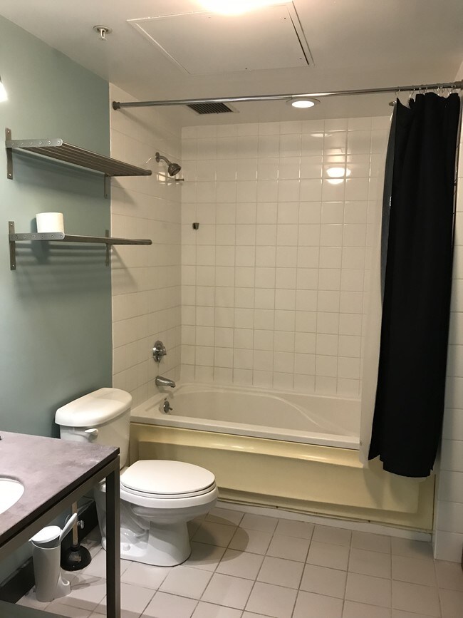 Foto del edificio - 315 E 8th St