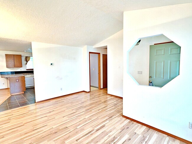 Foto del edificio - 9834 SE Clinton St