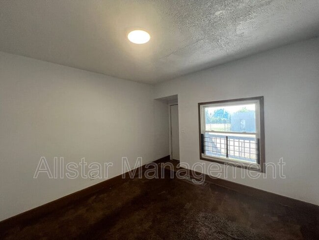 Foto del edificio - 3611 E 116th St