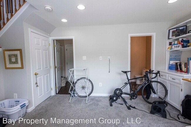 Building Photo - 3 br, 4.5 bath House - 2086 Clipper Park Rd