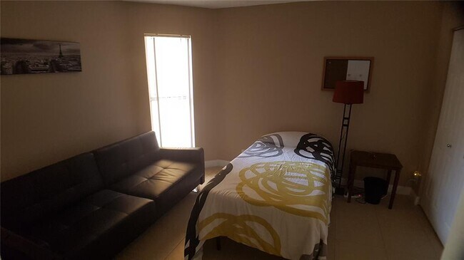 Foto del edificio - 7640 Westwood Dr