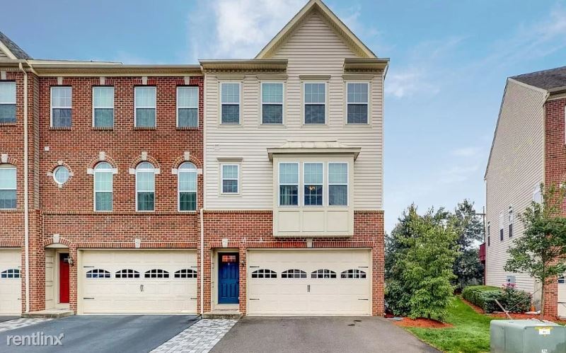 Foto principal - 3 br, 4 bath Townhome - 9 Pate Dr