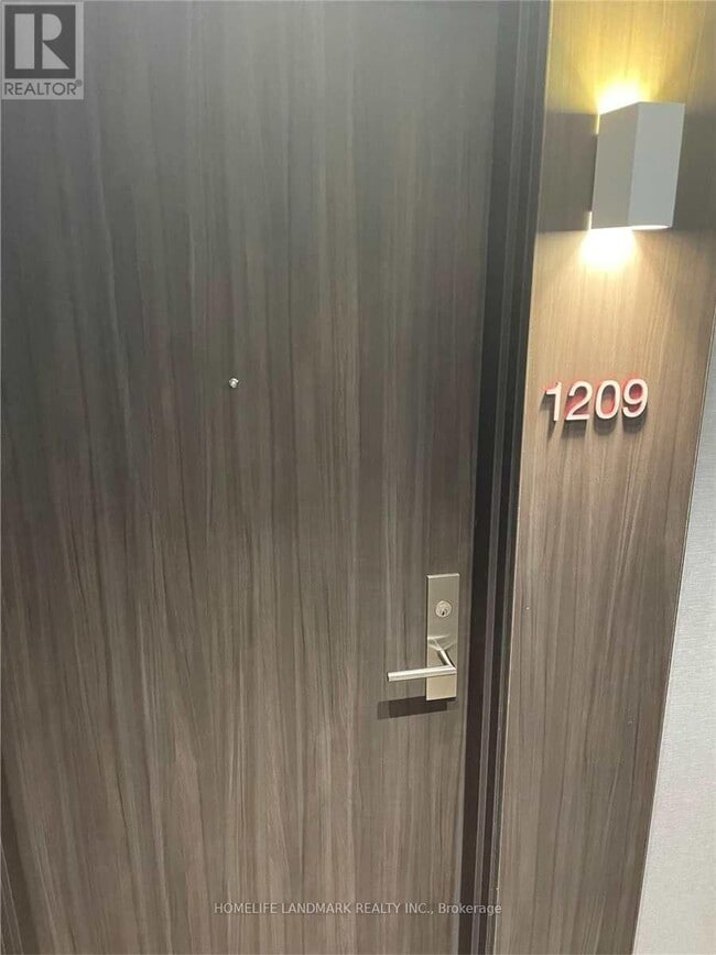 Building Photo - 185 Roehampton Ave