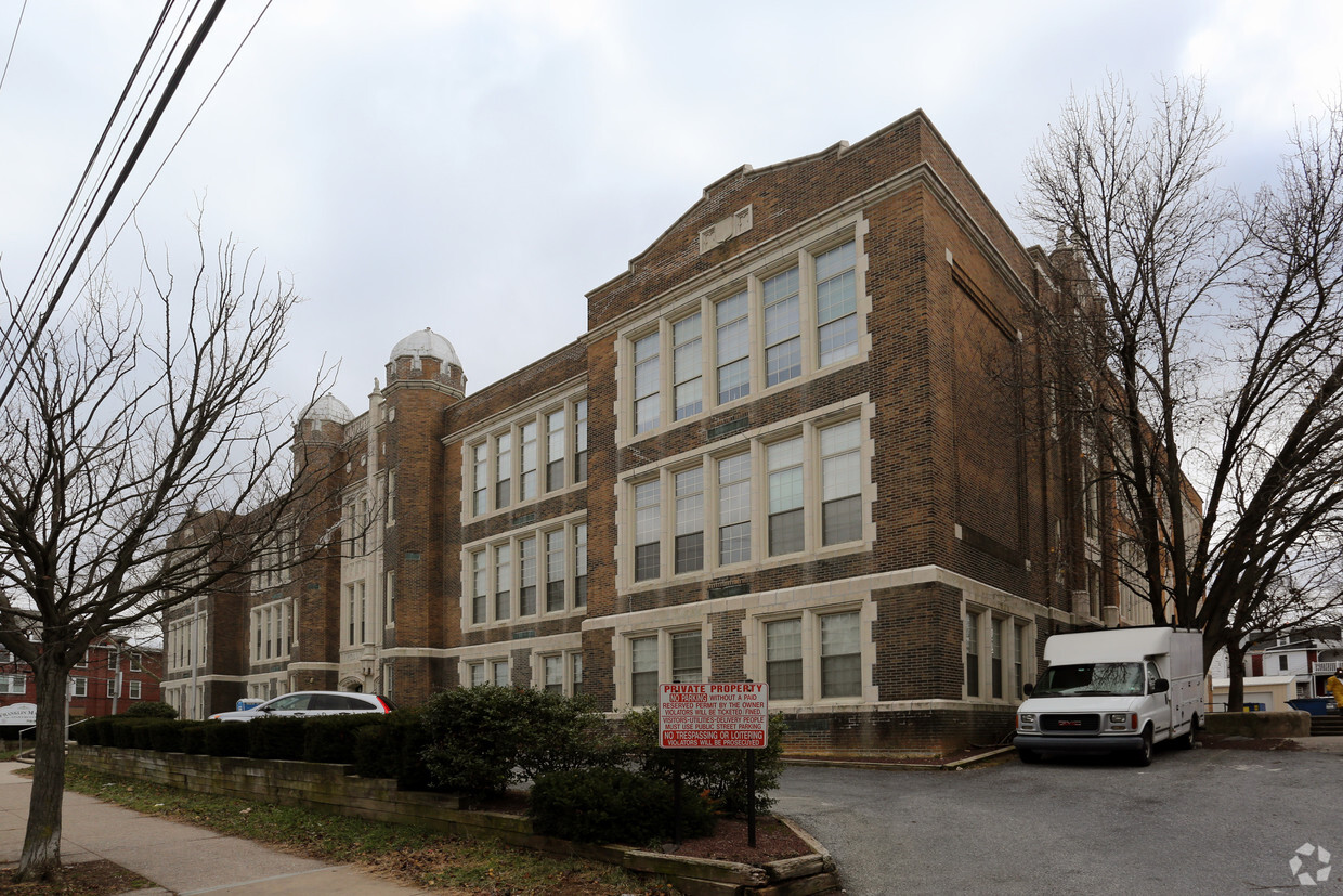 Primary Photo - Franklin Manor Apartments