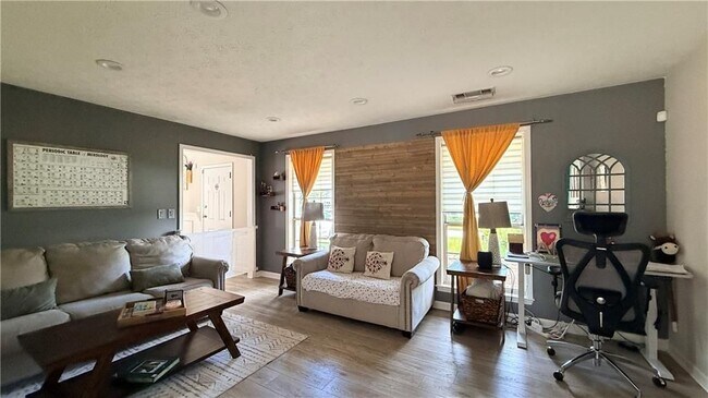 Foto del edificio - 100 Taylors Spring Ct