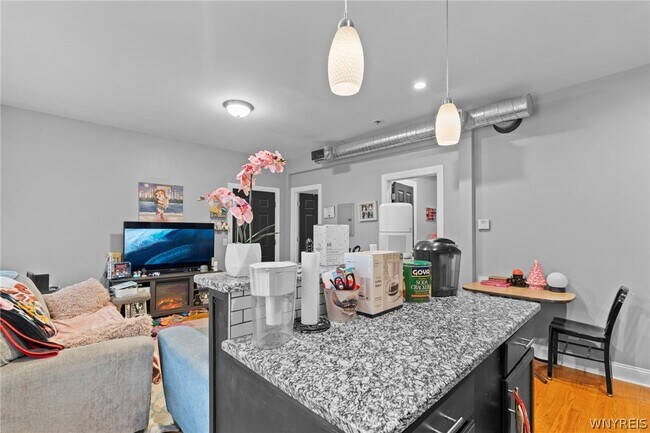 Foto del edificio - 2096 Seneca St