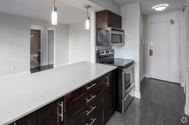 2 BR, 1 BA - 650 SF - 15 Dundonald Street Apartments