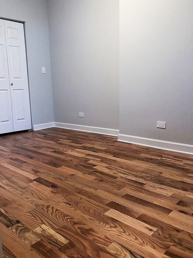 Foto principal - 6136 S Ingleside Ave
