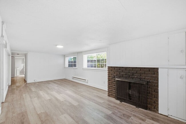 Building Photo - 419 Edwards St
