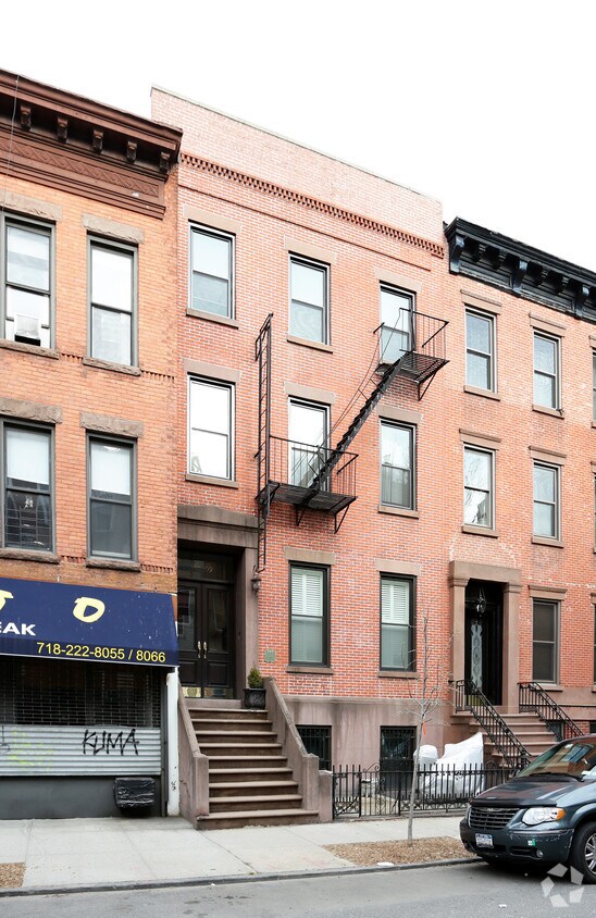 Primary Photo - 550 Henry St