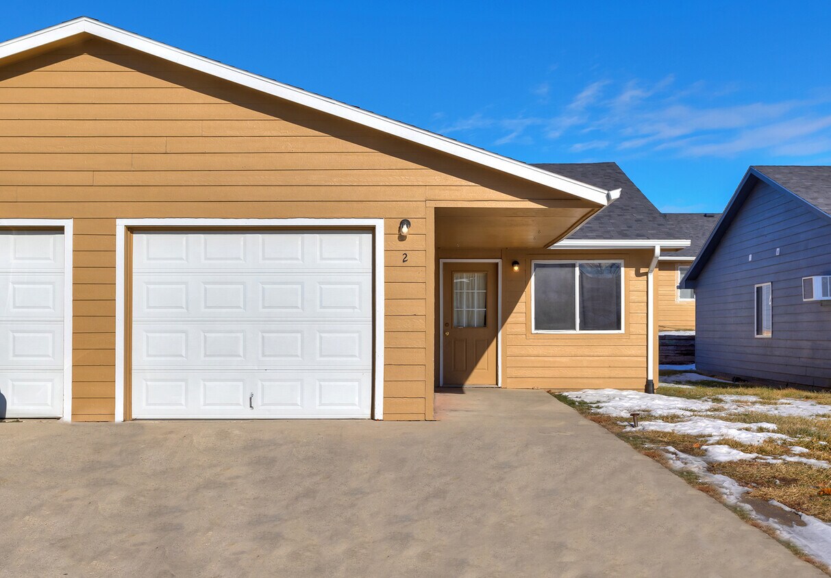 1016 1st Ave W, Newton, IA 50208 Townhome Rentals in Newton IA