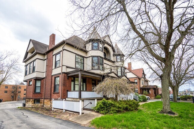 Foto del edificio - 320 E Lincoln Ave
