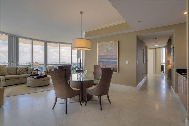 Foto del edificio - 18101 Collins Ave