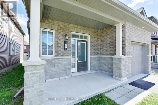 Building Photo - 107 Westover Cres