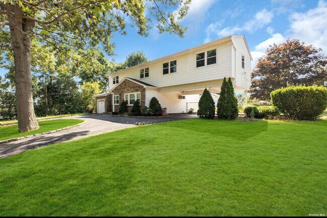 Foto del edificio - 370 Blue Point Rd