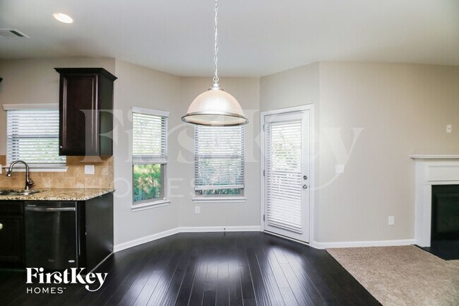 Building Photo - 490 Silver Oak Dr