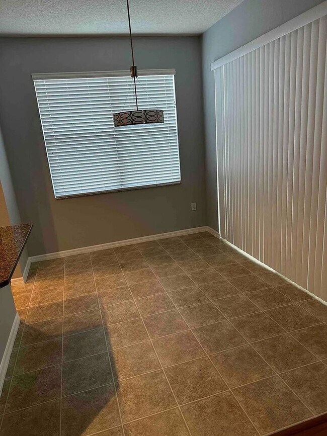 Foto del edificio - Elegant 4-bedroom 3-bathroom Home in Windermere