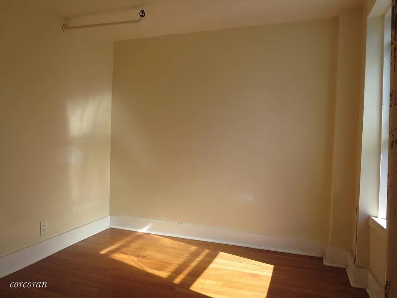 Foto del edificio - 670A Greene Ave