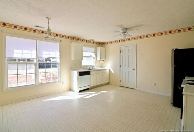 Building Photo - 136 Chapel Hill Dr