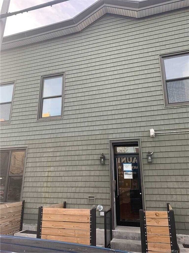 Primary Photo - 1815 Putnam Ave