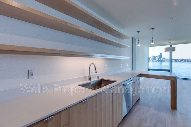 Building Photo - 1307 Harbor Ave SW