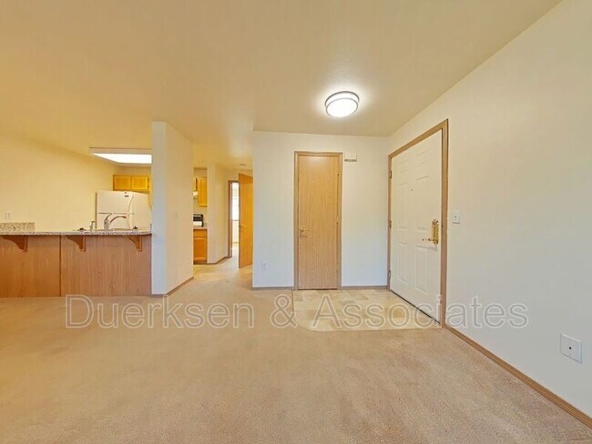 Foto del edificio - 2960 NW Tyler Ave