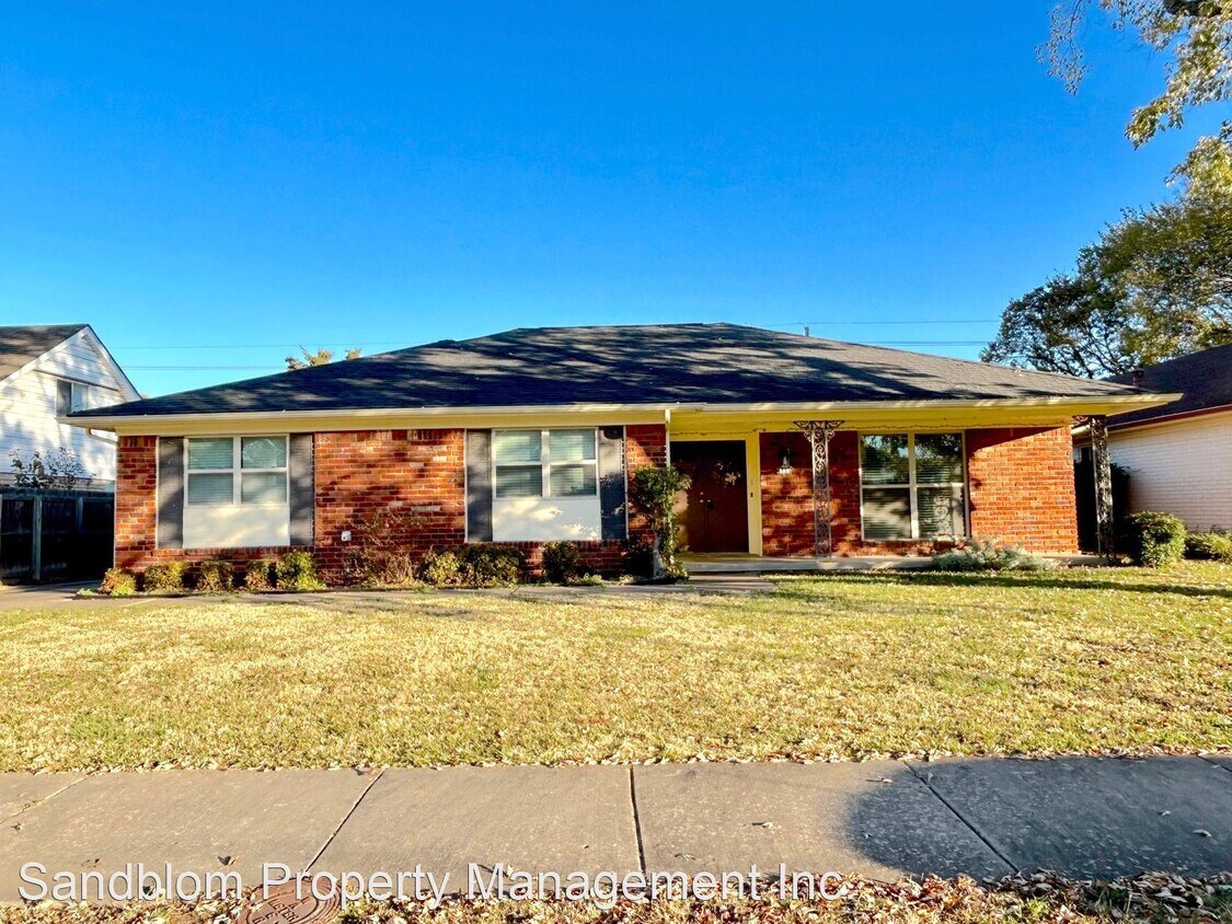 3 br, 2 bath House 6735 E 51st Pl House Rental in Tulsa, OK