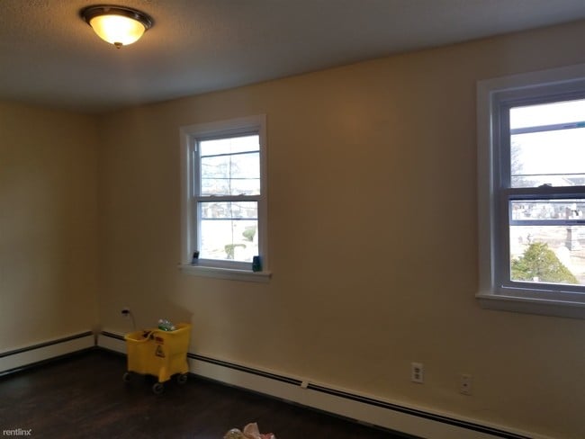 Building Photo - 48 Bright St