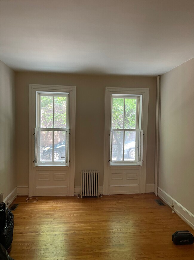 Living room (street view) - 2210 Brandywine St