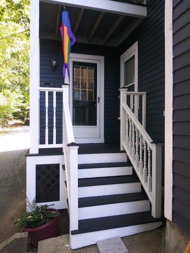 Side Entrance - 425 E Merrimack St