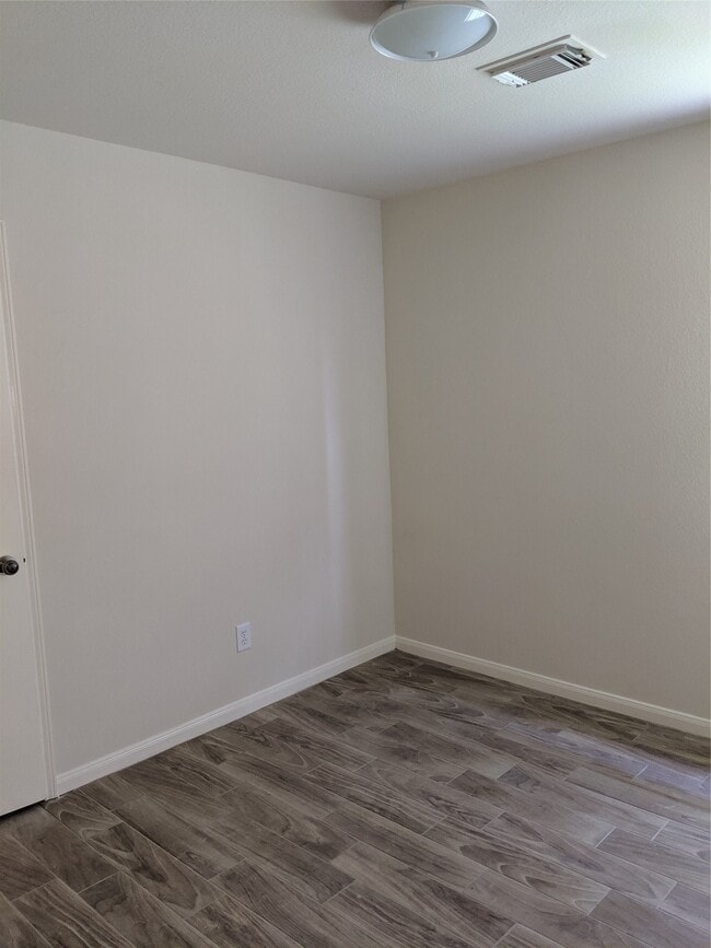 Building Photo - 2027 James Madison Dr
