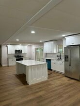 Building Photo - 15 NE 63rd Ct