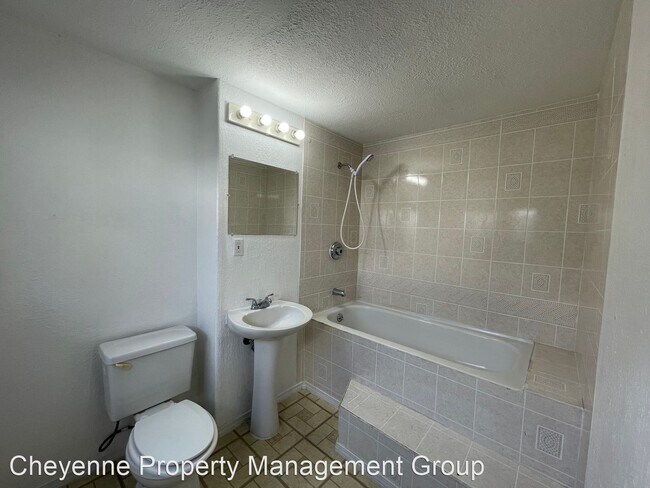 Building Photo - 3 br, 3.5 bath House - 5727 Atlantic Dr