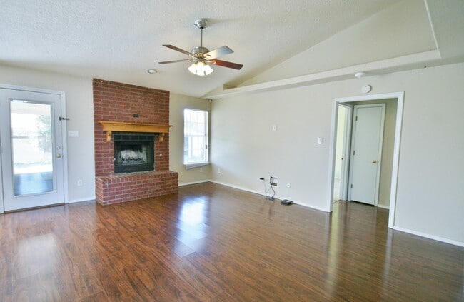 Building Photo - Beautiful 4 Bedroom home in Mesa School District, Pets Allowed