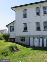 Building Photo - 33 N Kinzer Rd